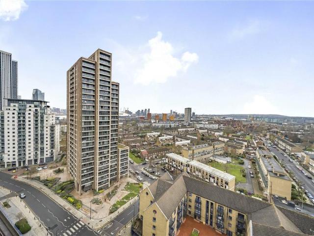 Flat for sale in Isle Of Dogs, Greater London