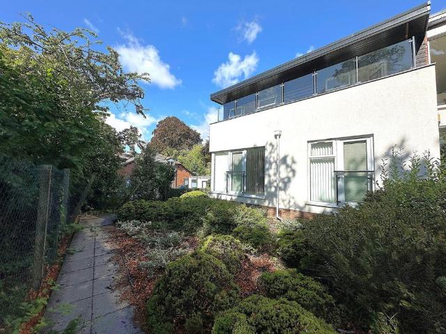 Flat for sale in Highweek, Bridford