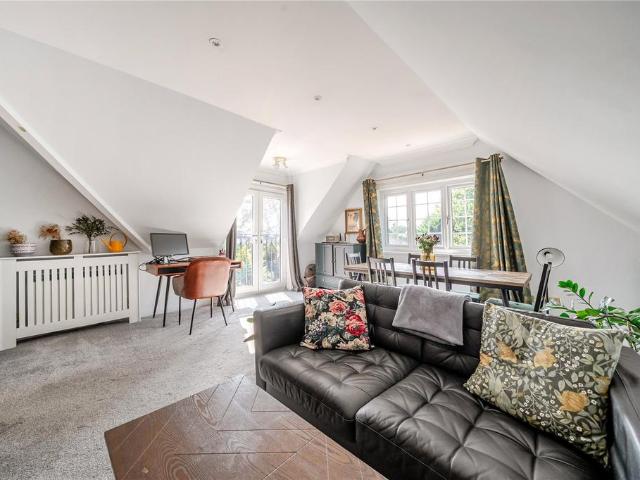Flat for sale in Sheerwater, Woking