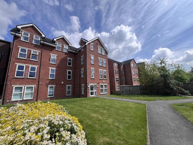 Flat for sale in Cheadle, Greater Manchester