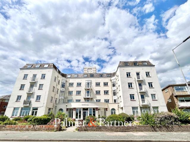Flat for sale in Holland-on-Sea, Dale Hill