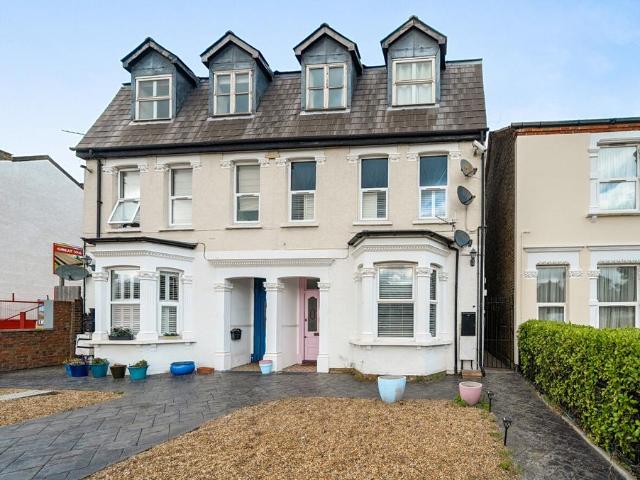 Flat for sale in Crook Log, Welling