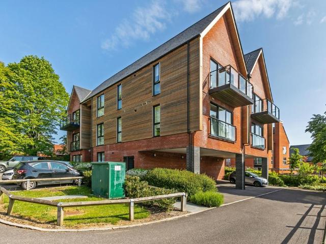 Flat for sale in Headbourne Worthy, Hampshire