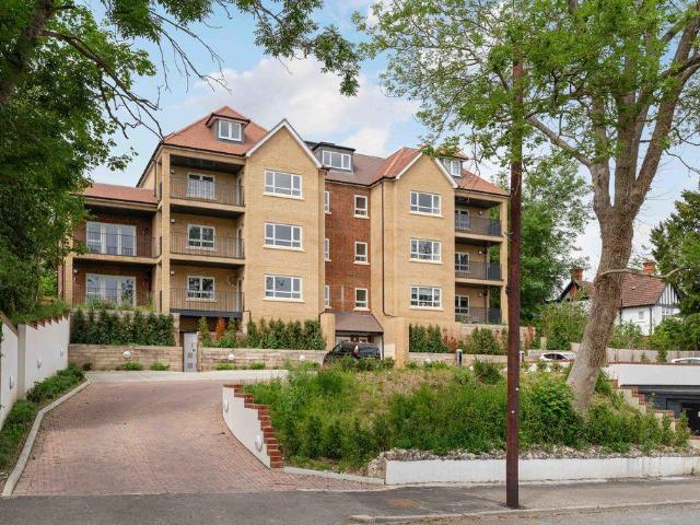 Flat for sale in London Borough of Croydon, Kenley