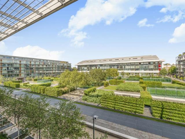 Flat for sale in Finsbury Park, Greater London