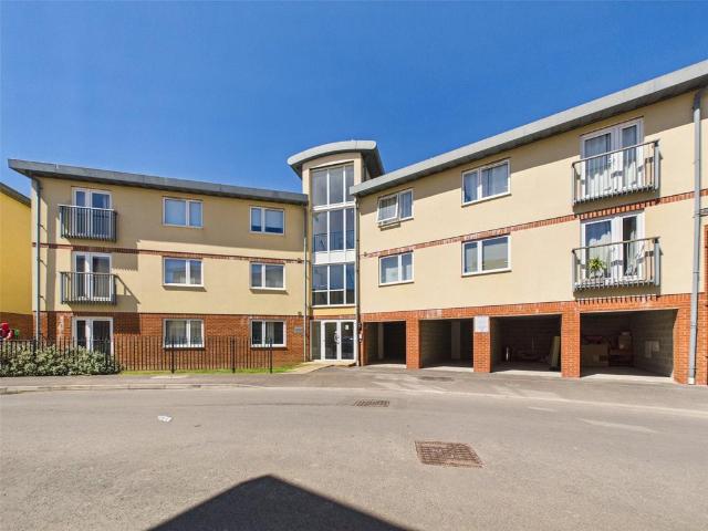 Flat for sale in Gloucester, Gloucestershire