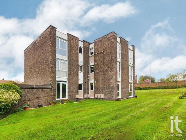 Flat for sale in High Lane, Stockport