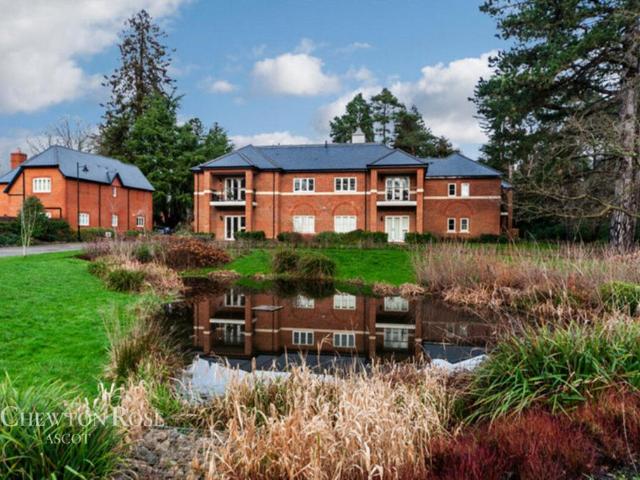 Flat for sale in Martin's Heron, Winkfield