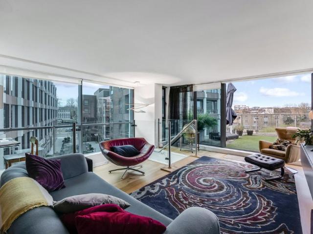 Flat for sale in Kentish Town, Greater London