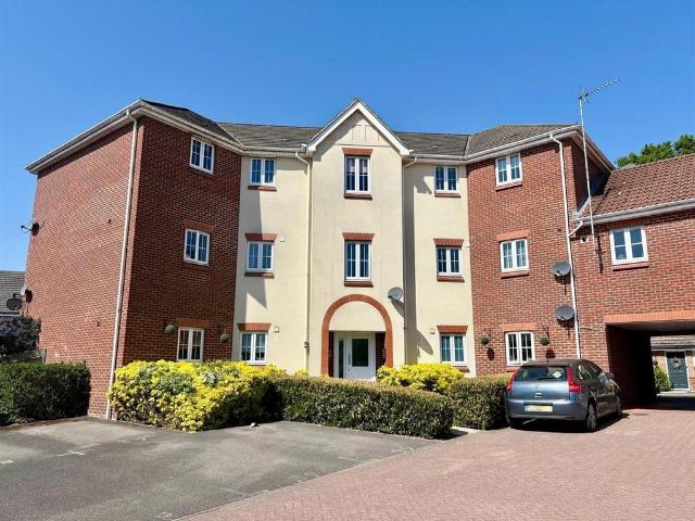 Flat for sale in North Town, Aldershot