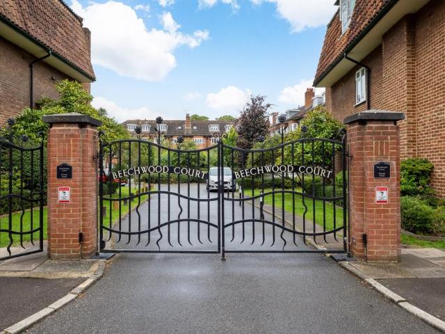 Flat for sale in The Wrythe, Greater London