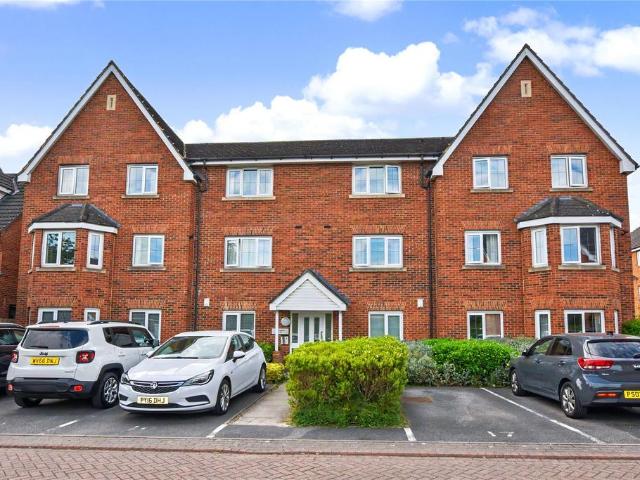 Flat for sale in Farsley, West Yorkshire