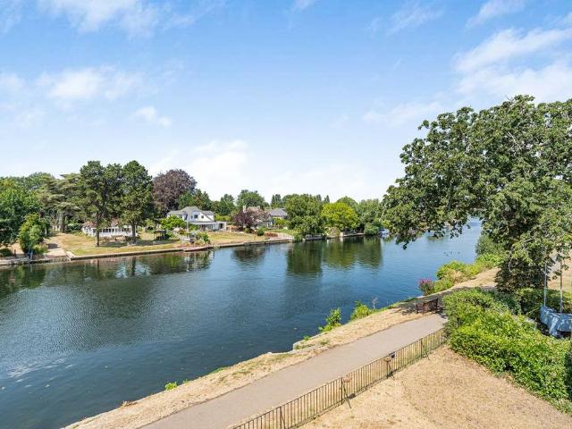 Flat for sale in Lower Halliford, Surrey