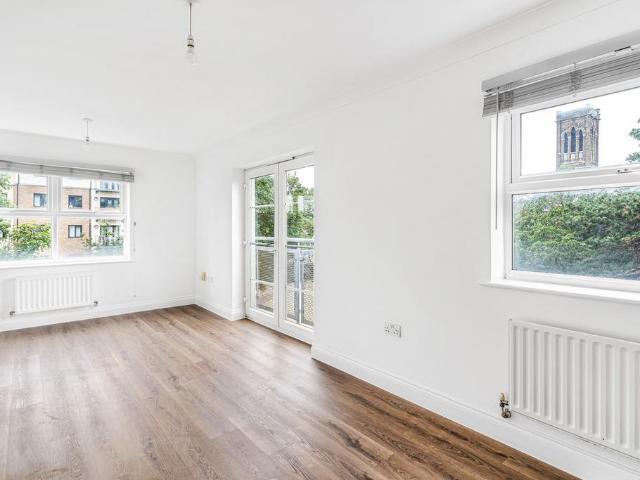 Flat for sale in London Borough of Croydon, Selhurst