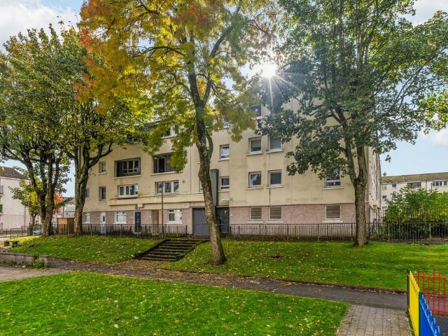 Flat for sale in Wyndford, Glasgow