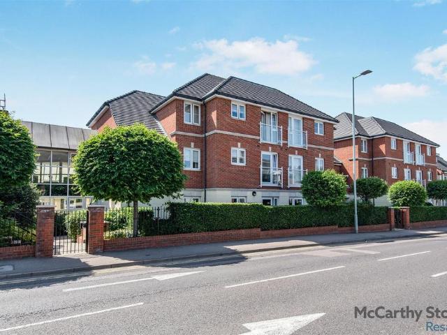 Flat for sale in King's Walden, Hertfordshire