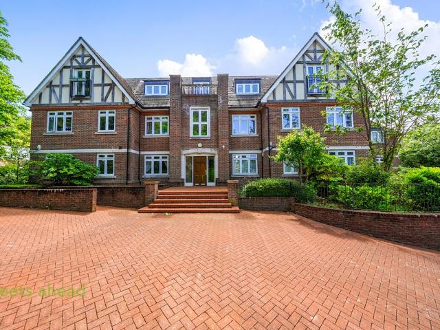 Flat for sale in London Borough of Croydon, Purley