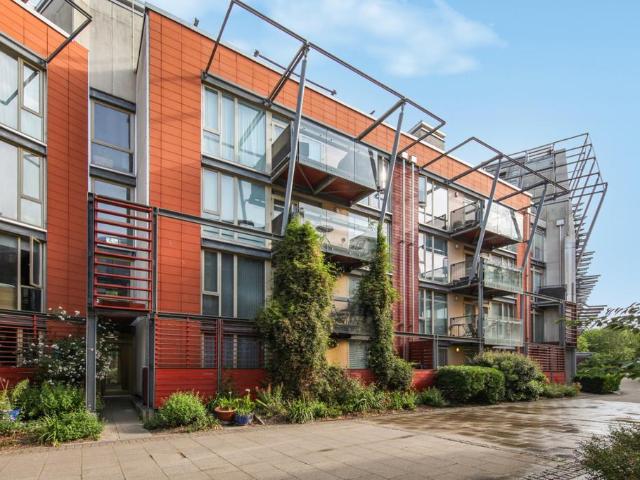 Flat for sale in East Greenwich, Greater London