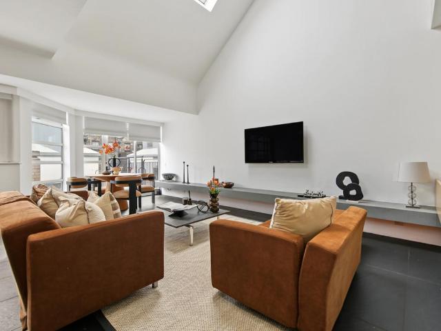 Flat for sale in Kensal Town, Bayswater