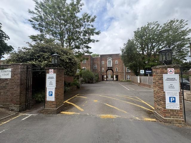 Flat for sale in Surbiton, Greater London
