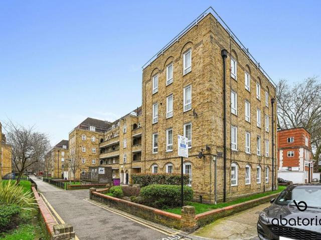 Flat for sale in St. George in the East, Wapping