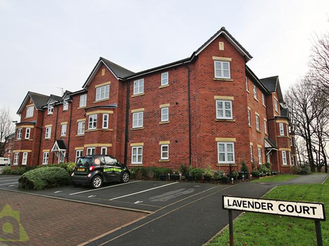 Flat for sale in Daisy Hill, Lee Bank