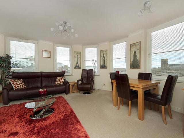 Flat for sale in London Borough of Ealing, Hanwell