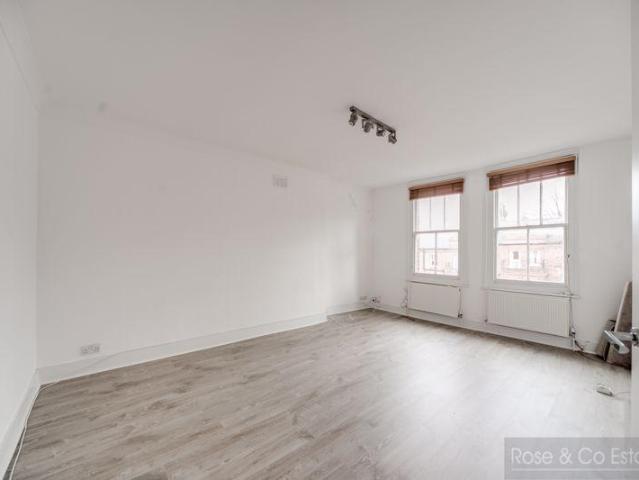 Flat for sale in South Hampstead, Greater London
