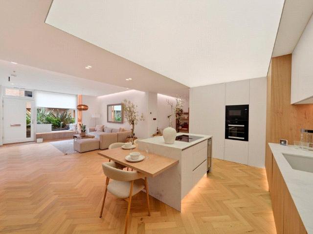 Flat for sale in Shepherd's Bush, Greater London