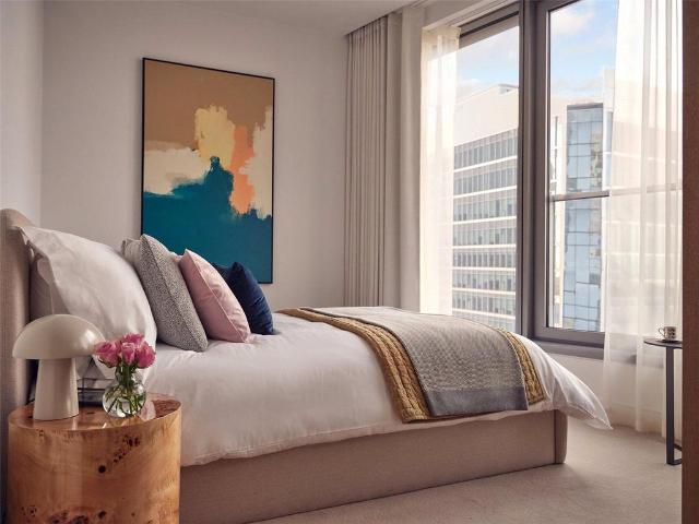 Flat for sale in Isle Of Dogs, Greater London