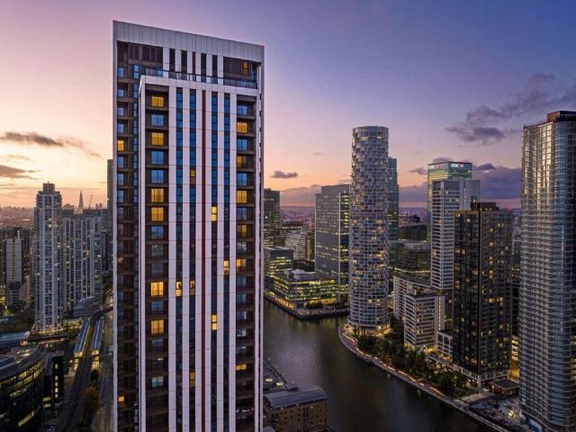 Flat for sale in Isle Of Dogs, Greater London