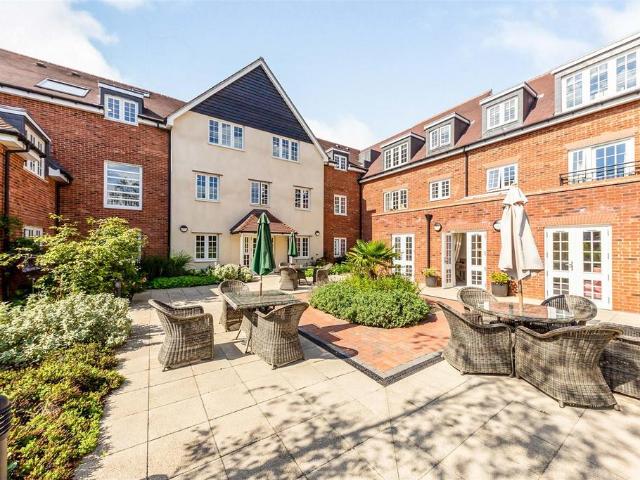 Flat for sale in Norton, King's Walden