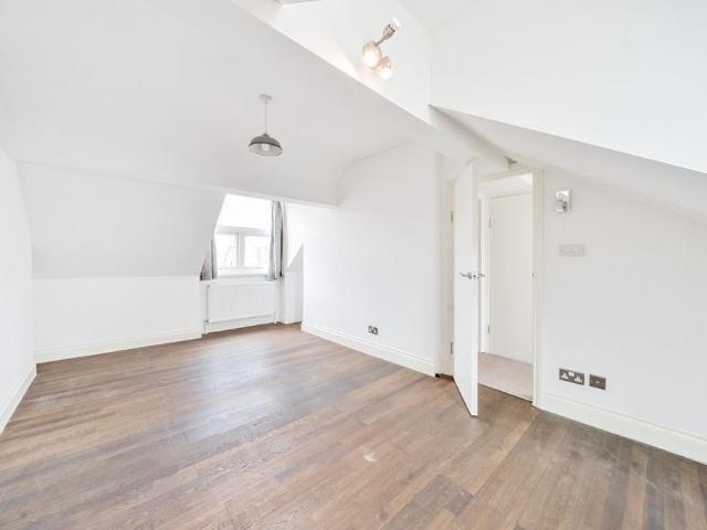 Flat for sale in Camberwell, Greater London