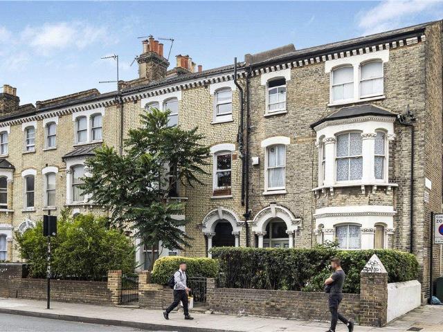 Flat for sale in Stockwell, Greater London