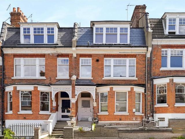 Flat for sale in Crouch End, Greater London