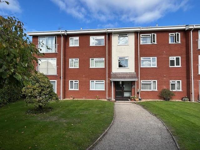 Flat for sale in Broadstone, Poole
