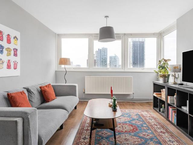 Flat for sale in Hoxton, Greater London