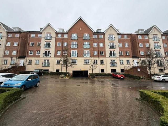Flat for sale in Walton, Aylesbury