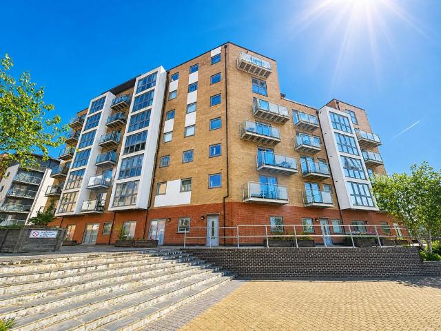 Flat for sale in Hythe, Fordham Heath