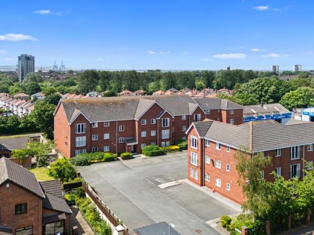 Flat for sale in Litherland, Sefton