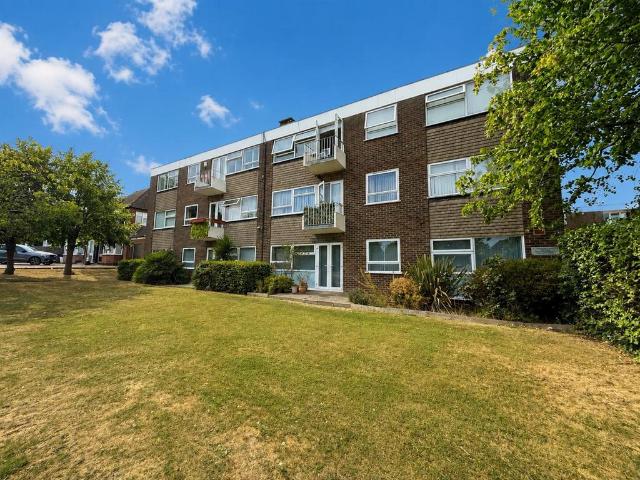 Flat for sale in Navestock Side, Essex