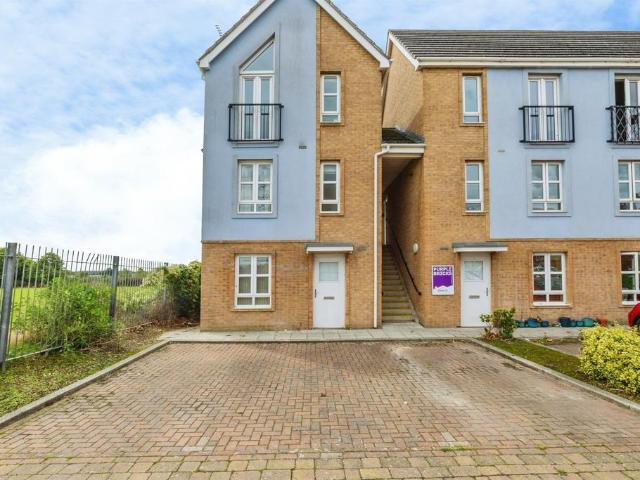 Flat for sale in Glebe Park, Brayford