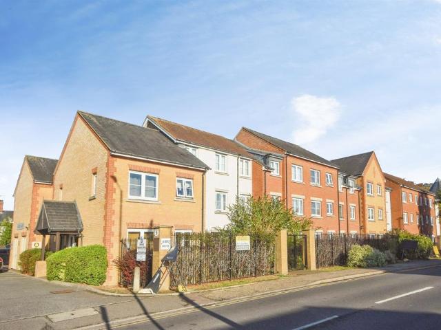 Flat for sale in Bocking, Chipping Hill