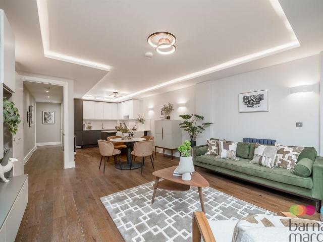 Flat for sale in Shepherd's Bush, Greater London