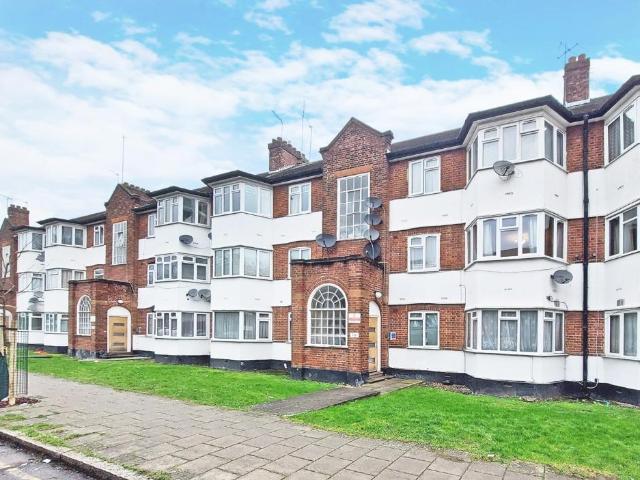Flat for sale in Wealdstone, Greater London