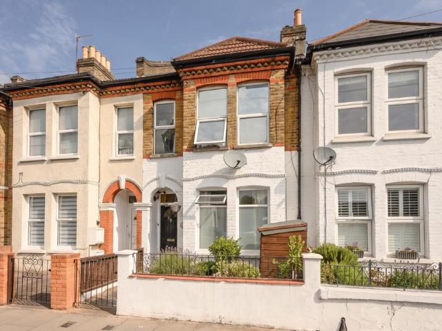 Flat for sale in London Borough of Merton, South Wimbledon