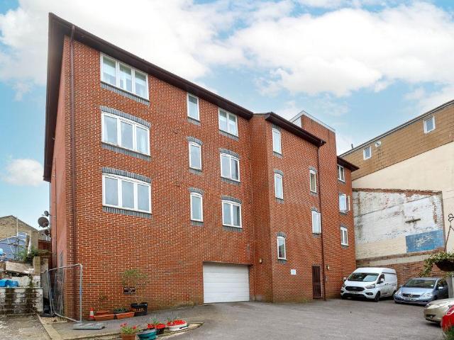 Flat for sale in West Cliff, Bournemouth