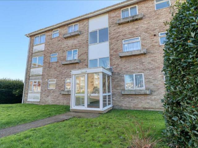 Flat for sale in Frinton-on-Sea, Tendring