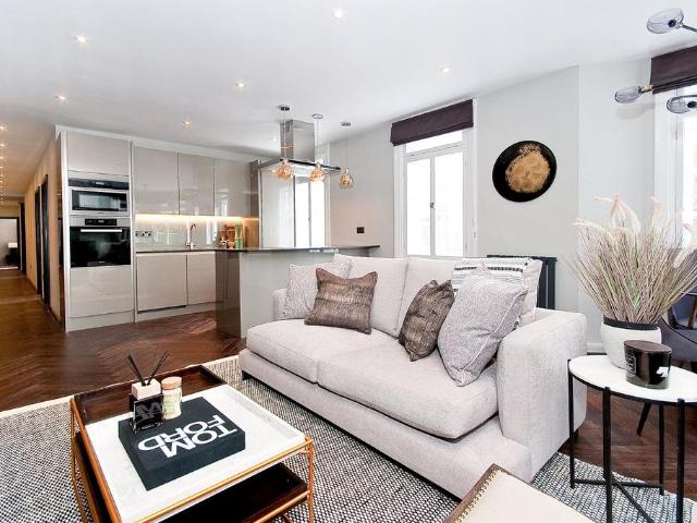 Flat for sale in Hans Town, Greater London