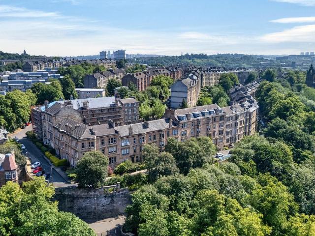 Flat for sale in Hillhead, Scotland